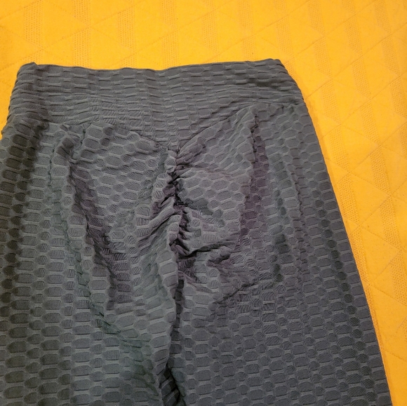 Women's High Waist, textured, lifting yoga pants - Picture 9 of 11